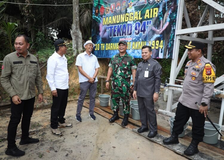 SEKDA RESMIKAN SUMUR BOR GIRIPURWA