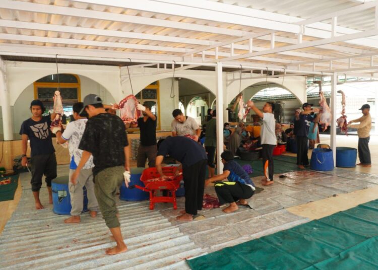 8.008 WARGA TERIMA PAKET DAGING KURBAN