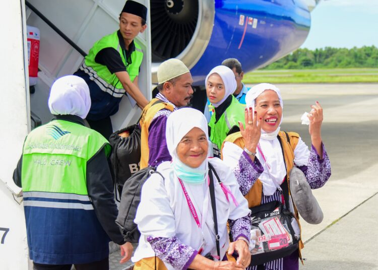 319 JEMAAH HAJI KALTIM TIBA DI BALIKPAPAN