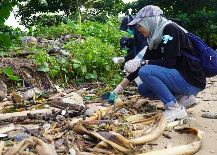 PLN TURUT AKSI BERSIH PANTAI