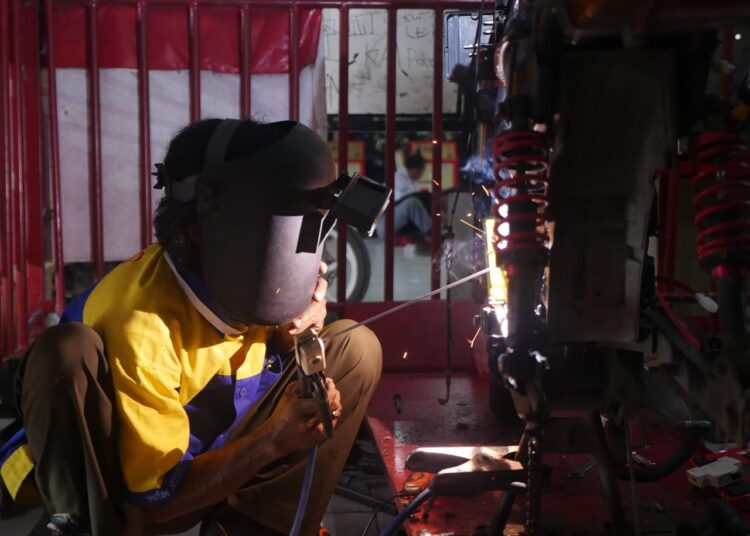 MONTIR KALTIM BERLATIH KONVERSI BBM