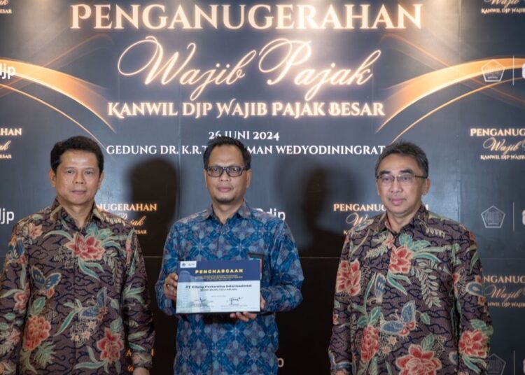 TAAT PAJAK, KPI TERIMA PENGHARGAAN