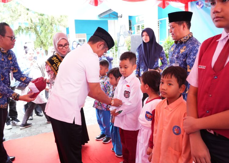 PEMKOT BAGIKAN 98 RIBU SERAGAM