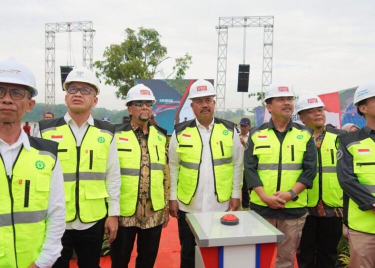 PEMKAB MULAI BANGUN JEMBATAN SEBULU