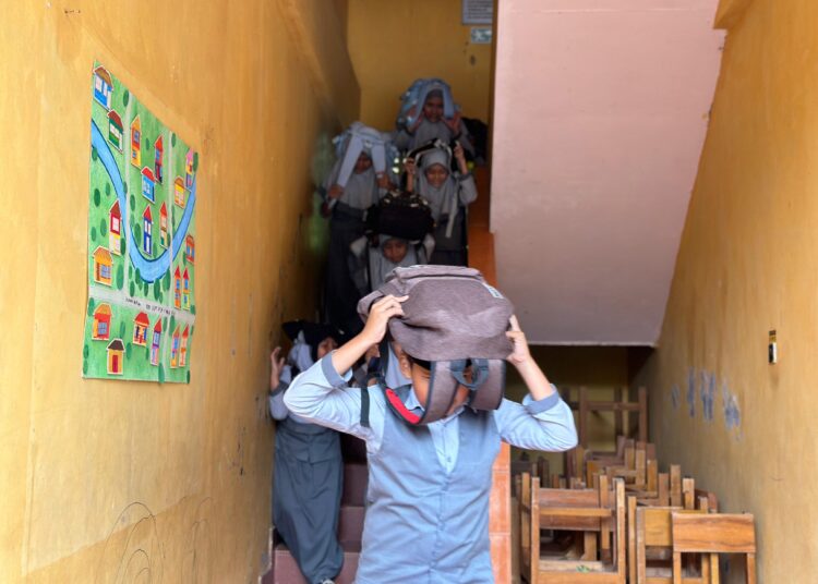 SISWA SD IKUT PELATIHAN SPAB