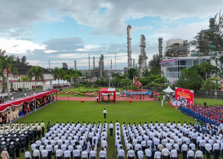 WAMEN BUMN PIMPIN UPACARA DI KILANG BALIKPAPAN