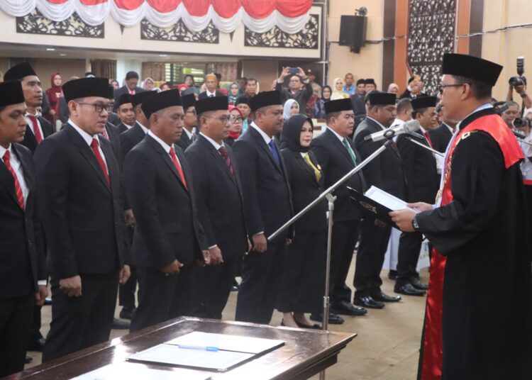 44 ANGGOTA DPRD KUKAR RESMI BERTUGAS