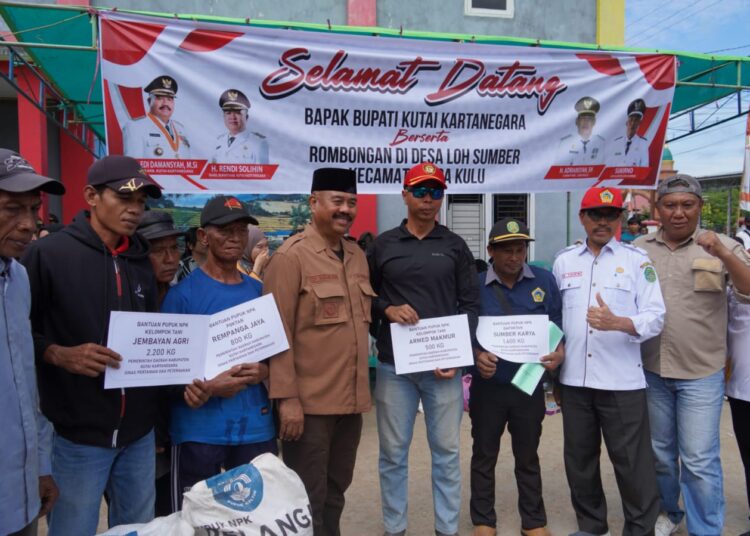 PEMKAB KUKAR SALURKAN BANTUAN PERTANIAN