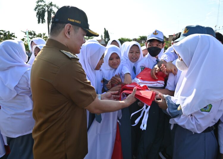 PEMKAB PASER SEBAR 3.200 BENDERA