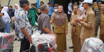 PEMKAB BERAU SERAHKAN HIBAH ALSINTAN