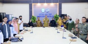 PPID Kaltim Berlatih Bahasa Isyarat