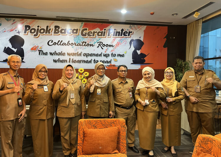 Sekda Resmikan Pojok Baca Adpim