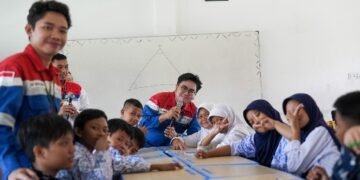 KPB Berbagi Di Sekolah Atas Air