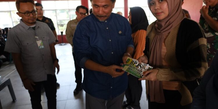 Pekerja Rentan Kukar Terima BPJS Naker