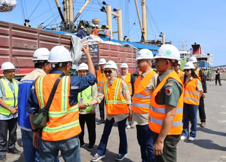 Bulog Pantau Bongkar Muat Banyuwangi