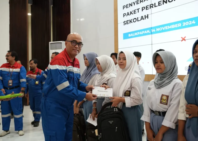 Pertamina Berbagi 150 Paket Alat Sekolah