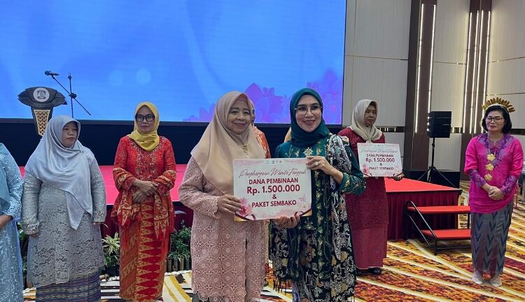 Pemkot Beri Penghargaan 10 Wanita Tangguh