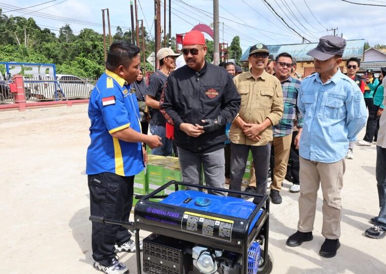 Pemkab Bantu Alsintan Tanah Datar