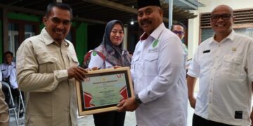 DLH Kukar Bagikan Armada Sampah Lingkungan