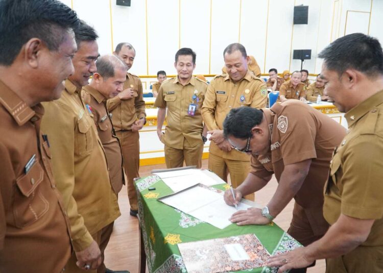 Pimpinan SKPD Teken Perjanjian Kinerja