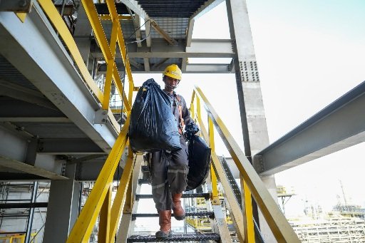 KPB Bukukan Rekor Bersih Pantai