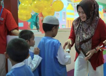 PLN UID Kaltimra Berbagi di Panti Asuhan