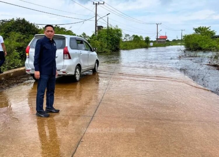 Pansus DPRD Kaltim Tinjau Langsung Proyek Strategis di Kubar dan Mahulu: Listrik Masuk Kampung, Jalan Perlu Ditinggikan
