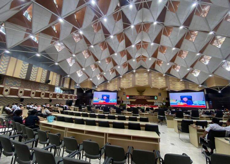 Pansus Serahkan Laporan LKPJ Gubernur 2024, Soroti Transisi Arah Pembangunan Daerah