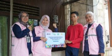 74 Keluarga Prasejahtera Nikmati Listrik PLN