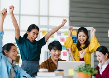 Emas Tetap Menguat, Pasar Tunggu Langkah The Fed