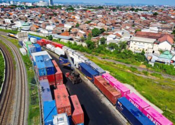 KAI Logistik Distribusi 1.350 Ton Rel untuk Prasarana Perkeretaapian Nasional