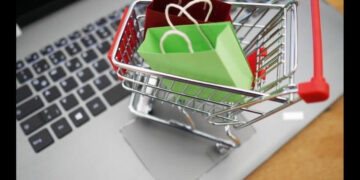 Kenapa Kita Lebih Gampang Belanja daripada Nabung? Ini Penjelasannya