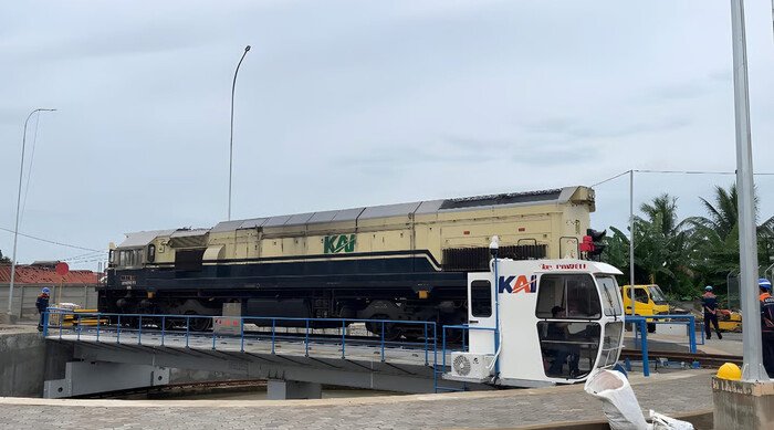 Jalur Putar: Mempermudah Jarak Pandang Masinis untuk Keamanan Perjalanan Kereta Divre III Palembang