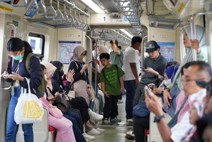 Jelajahi Destinasi Seru Bersama LRT Jabodebek, Transportasi Cerdas untuk Mobilitas Tanpa Batas