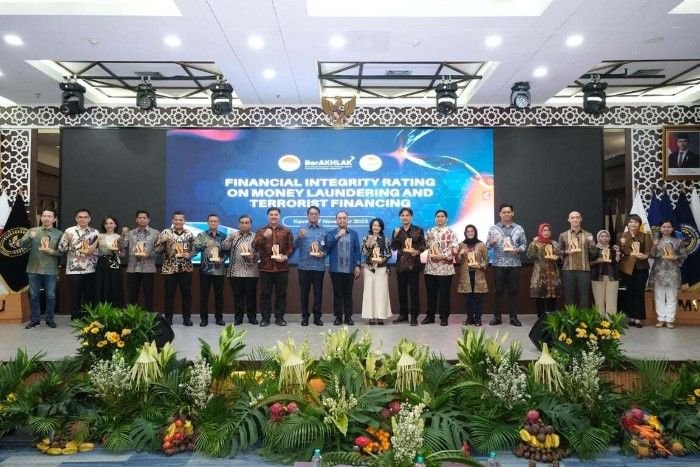 Menjelang Rapat The Fed, Emas Masih Bergerak Lemah