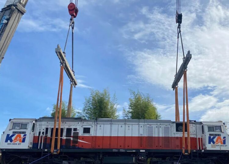 Dukung Kelancaran Peningkatan Mobilitas Masyarakat, KAI Logistik Kirim 7 Lokomotif ke Jawa