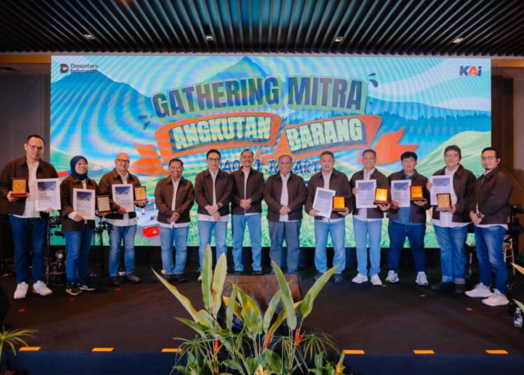 KAI Daop 1 Jakarta Berikan Penghargaan kepada Mitra Angkutan Barang sebagai Apresiasi atas Dukungan Layanan Logistik Nasional