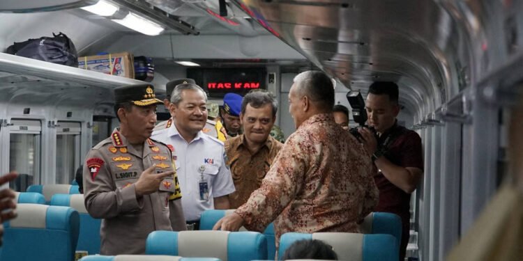 KAI Daop 4 dan Kapolri Pastikan Kesiapan Pengamanan Nataru di Stasiun Semarang Tawang, Wujudkan Perjalanan KA Aman dan Menyenangkan