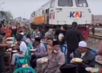 KAI Daop 8 Surabaya Sesalkan Kegiatan Hajatan Lamaran di Sekitar Jalur Rel Kereta Api