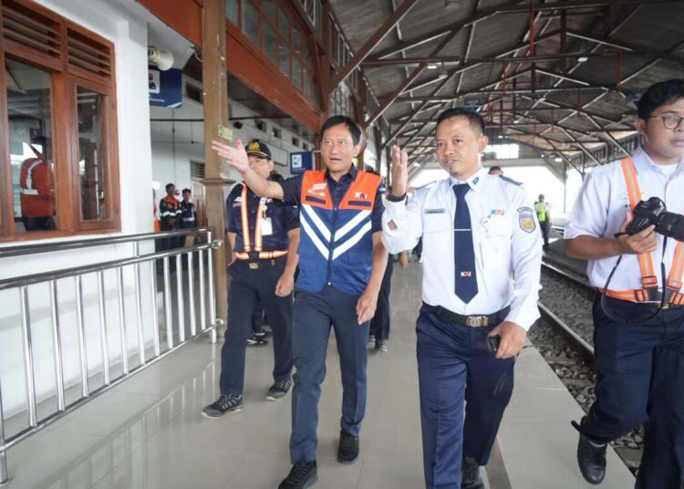 Pastikan Keandalan Prasarana dan Pelayanan Optimal Jelang Nataru 2025/26, KAI Bersama KNKT dan DJKA Kemenhub Lakukan Inspeksi