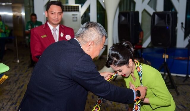 Bandara SAMS Apresiasi Penumpang Terakhir 2025