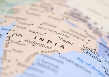 Dukung Pelestarian Pesisir, Kogabwilhan III Tanam 1.000 Mangrove di Pantai Gambesi