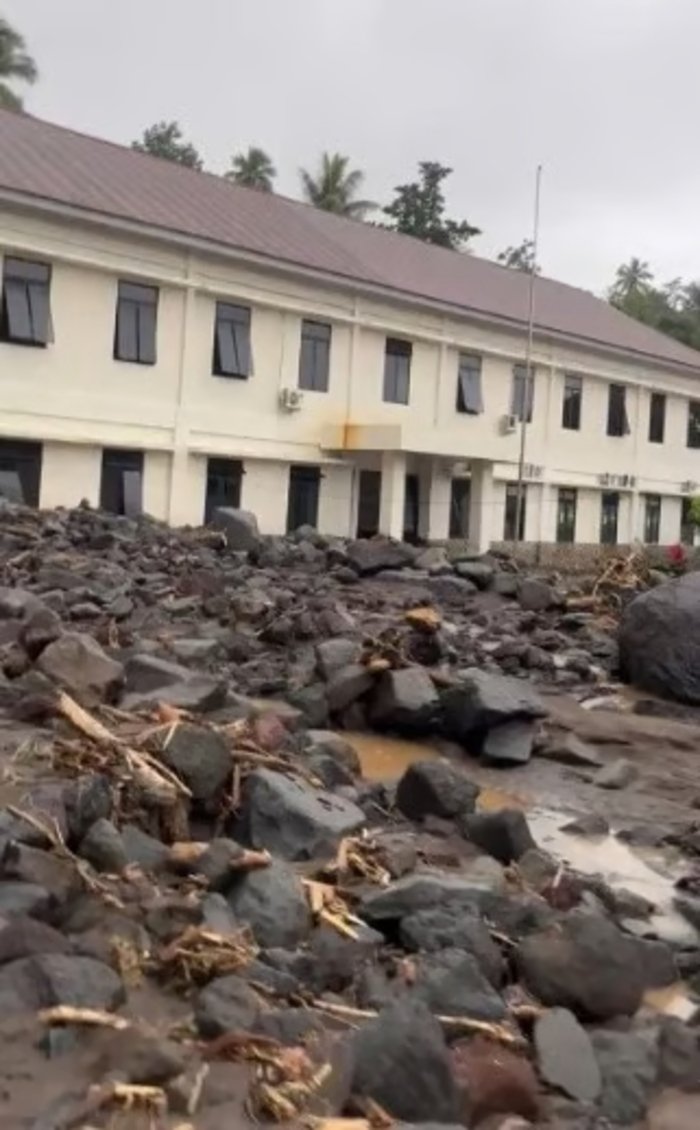 PU Kirim Personel dan Alat Berat Atasi Banjir Sitaro