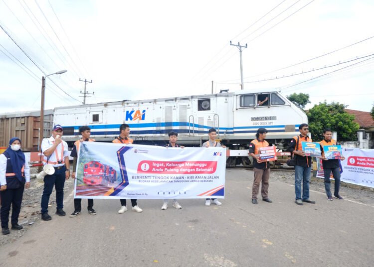 Tekan Angka Kecelakaan Pada Masa Nataru 2025/2026, KAI Divre III Gandeng OPKA Sumsel Sosialisasikan Keselamatan Perlintasan Sebidang
