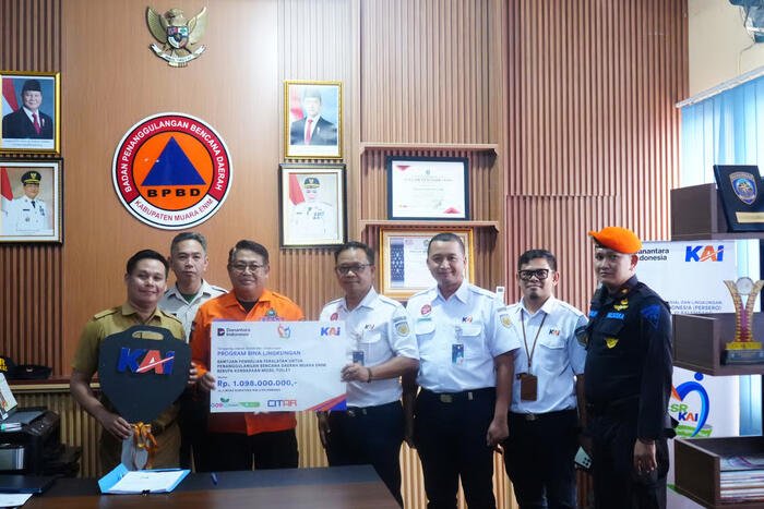 Tutup Tahun 2025, KAI Divre III Salurkan CSR Mobil Toilet Muara Enim