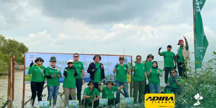 Adira Finance Tanam 350 Mangrove di Dusun Tangkolak Karawang