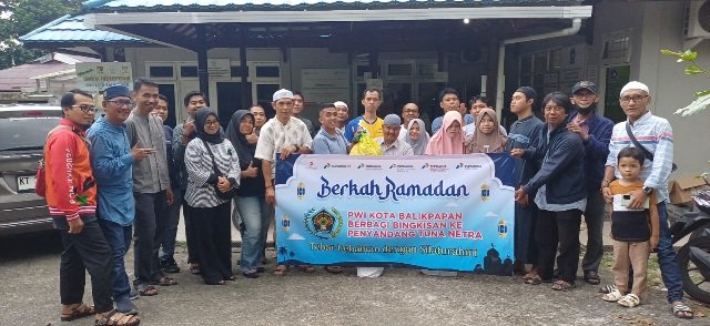 PWI Berbagi Bingkisan Bersama Pertuni