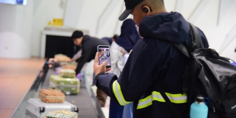 Bandara SAMS Gelar Parade Sambut Pemudik