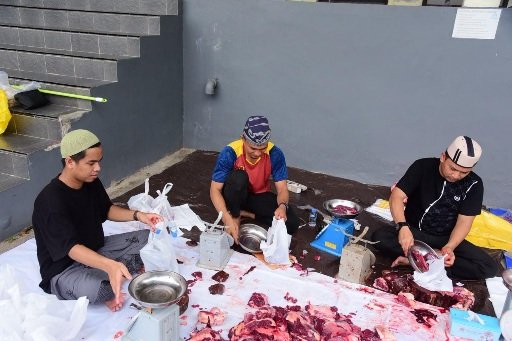 Bandara SAMS Salurkan Bantuan Keagamaan