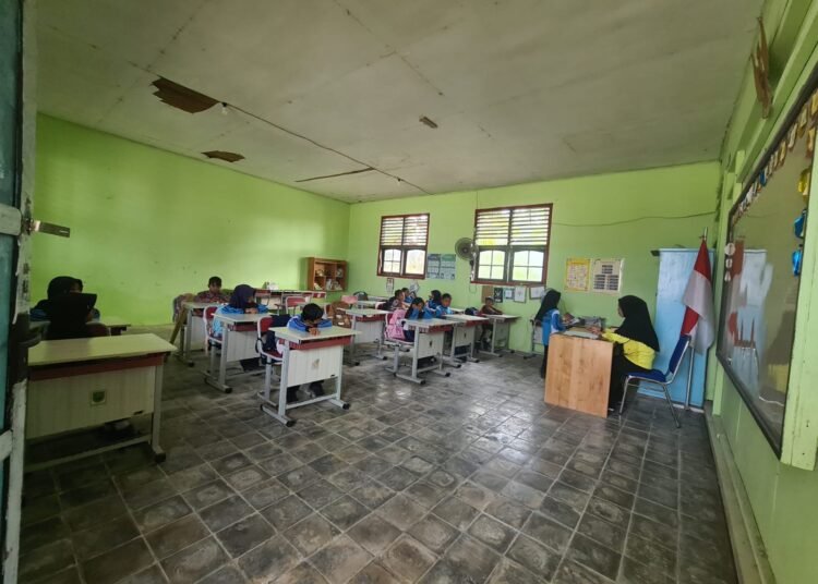 Nyala Mimpi Anak SD Maratua